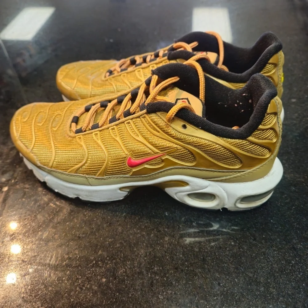 Sz 5.5y Wmns Air Max Plus QS 'Metallic Gold'